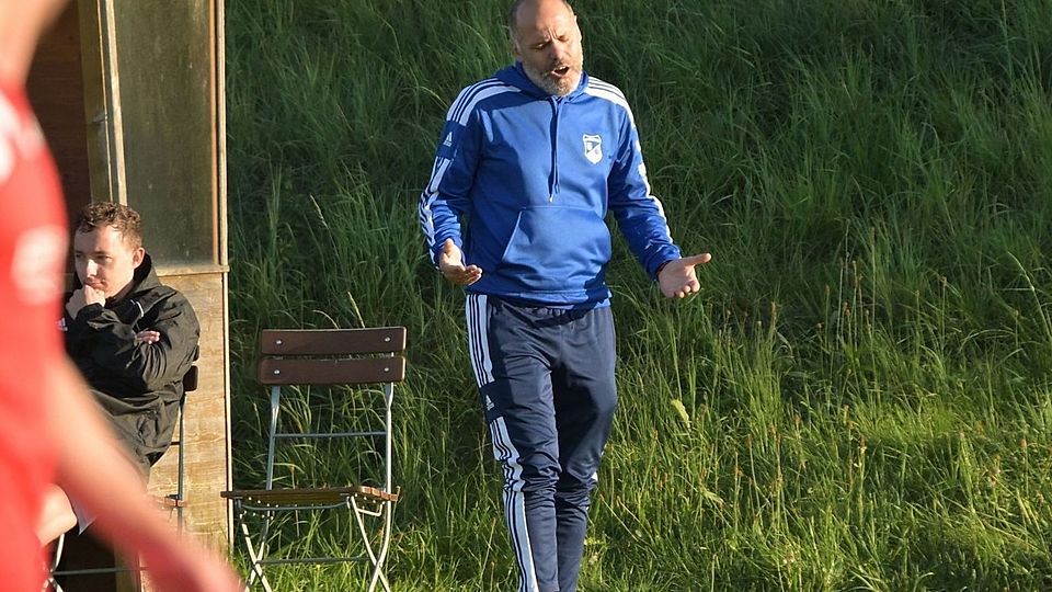 Viehhausen-Coach Armando Zani war nicht einverstanden mit der Leistung seiner Mannschaft.