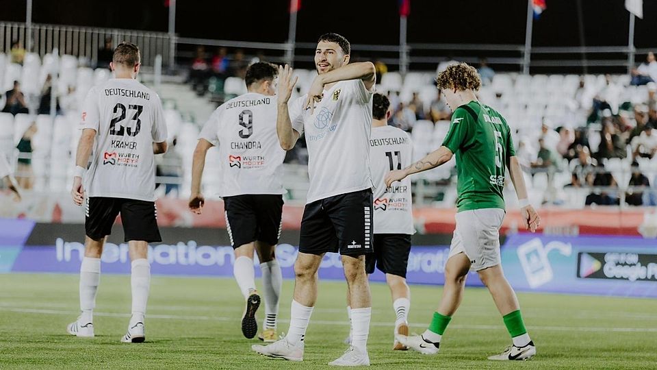 Bejubelt seinen Treffer in der Vorrunde bei der WM: Mustapha Chahrour (vorne).