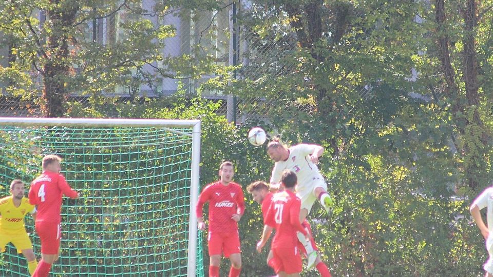 Nach einem Standard kassierte der SV Bruckmühl gegen den FC Schwabing den entscheidenden Gegentreffer.