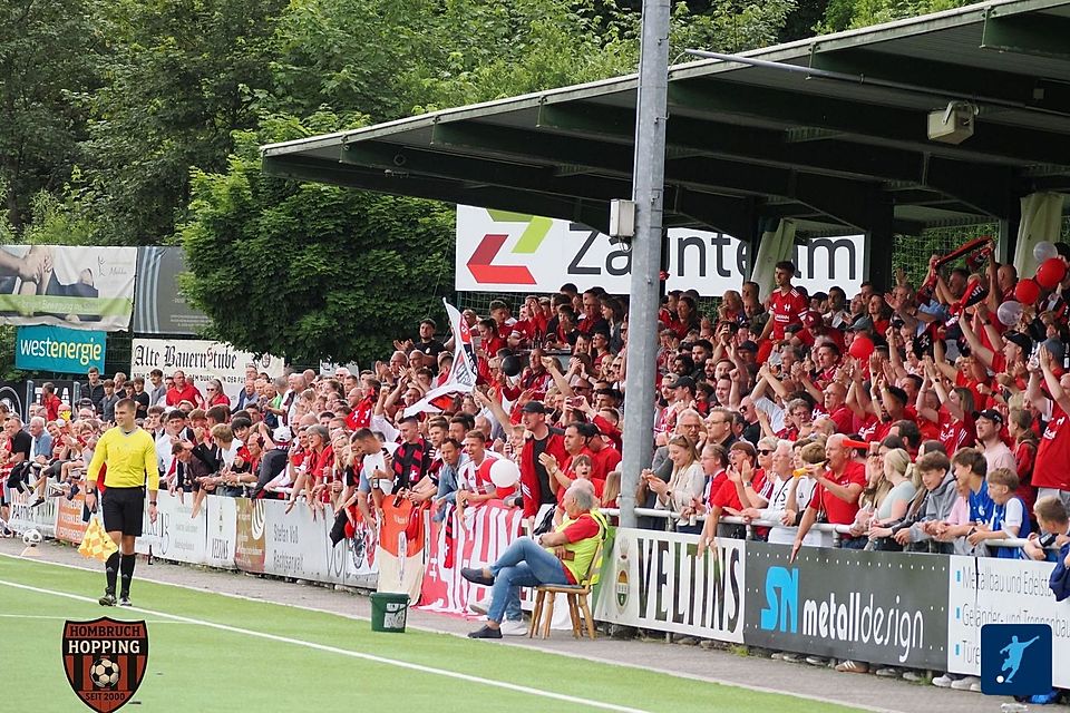 Sehenswerte Kulisse: 1.550 Zuschauer im Röhrtalstadion in Sundern. Sehenswerte Kulisse: 1.550 Zuschauer im Röhrtalstadion in Sundern.