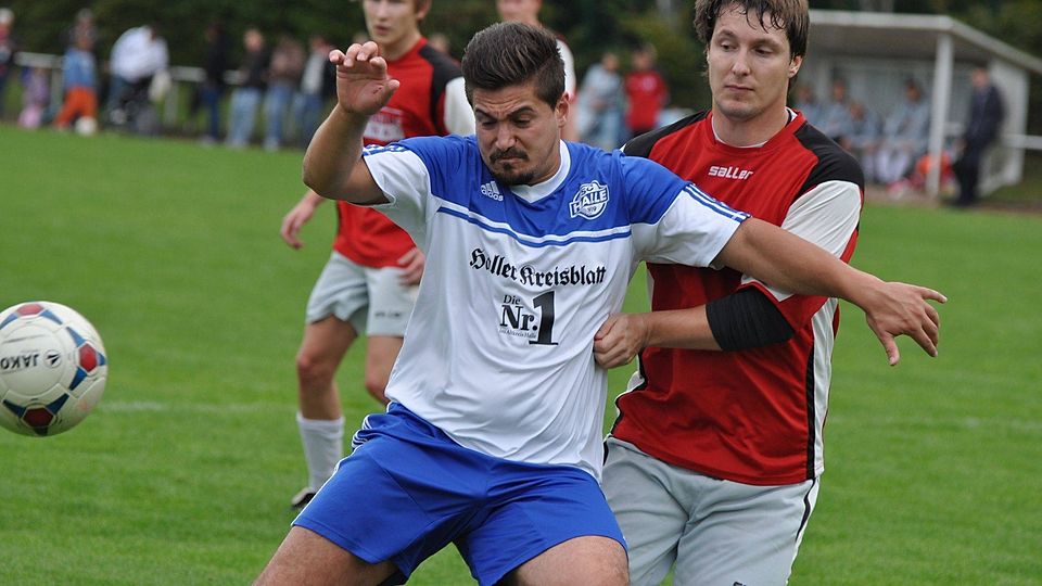Aziz Akpinar, hier noch als aktiver Spieler im Trikot des SC Halle.