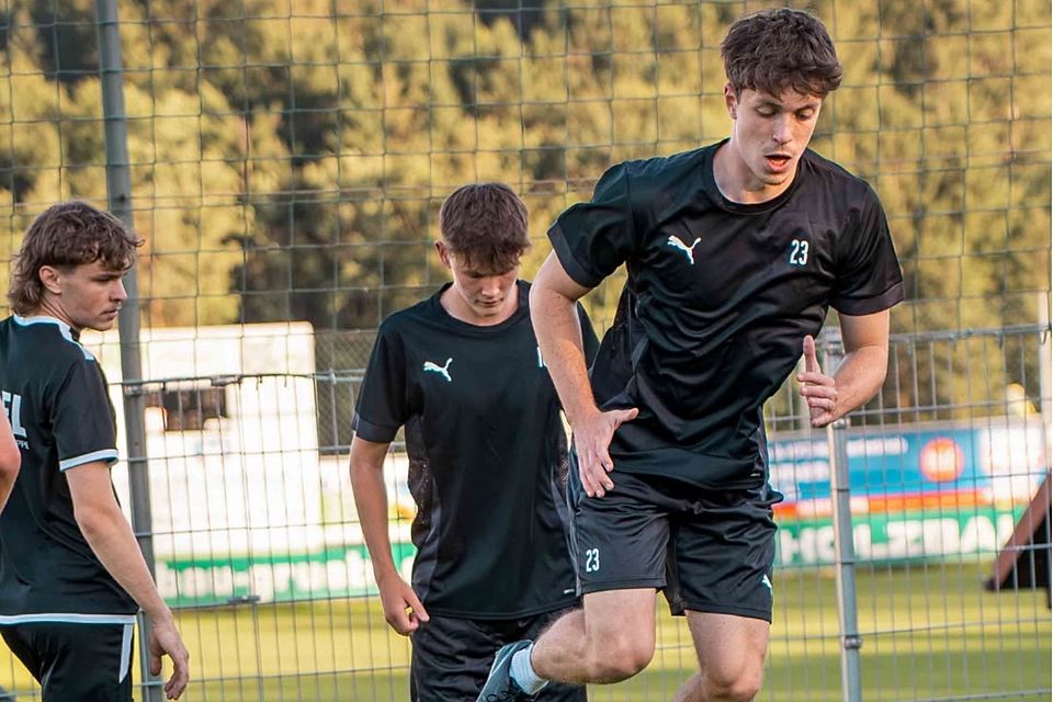 Aufgalopp beim SV Erlbach: Tobias Duxner, Luis Dafinger und Lukas Adamhuber Aufgalopp beim SV Erlbach: Tobias Duxner, Luis Dafinger und Lukas Adamhuber