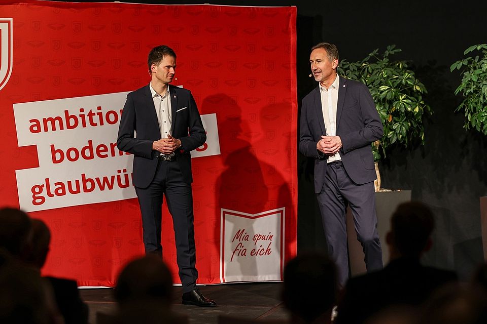 Geschäftsführer Sport Achim Beierlorzer (r.) und der kaufmännische Geschäftsführer Philipp Hausner blicken optimistisch auf das neue Jahr.