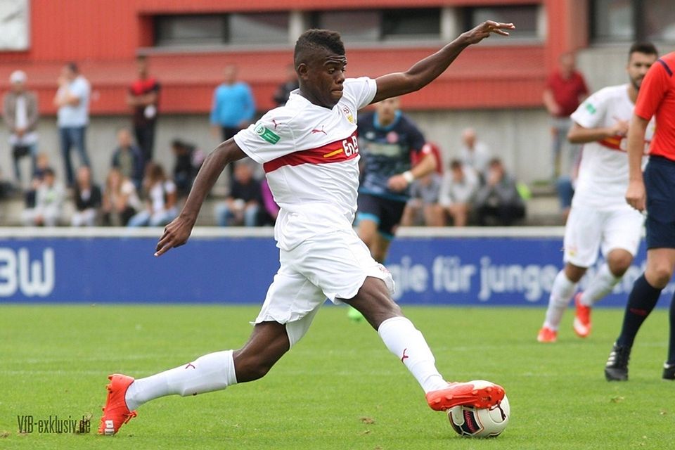 Stuttgarts Arbeitsbiene Benedict Dos Santos erzielte im Südwest-Schlager gegen den SC Freiburg den Treffer zum 3:0-Endstand.  F: Lommel