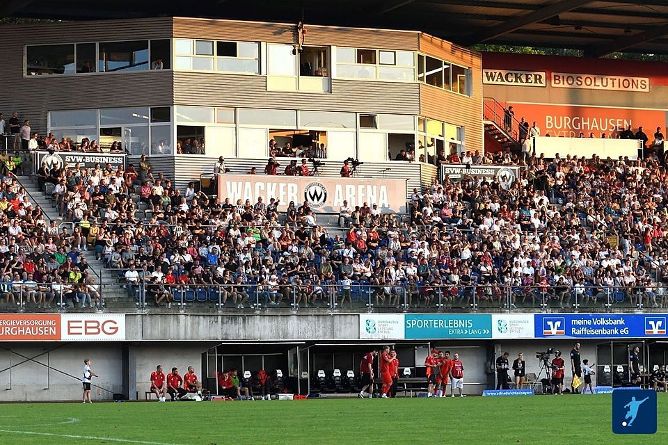 Die "Wacker-Arena" heißt ab sofort "flatbuy-Stadion an der Liebigstraße".