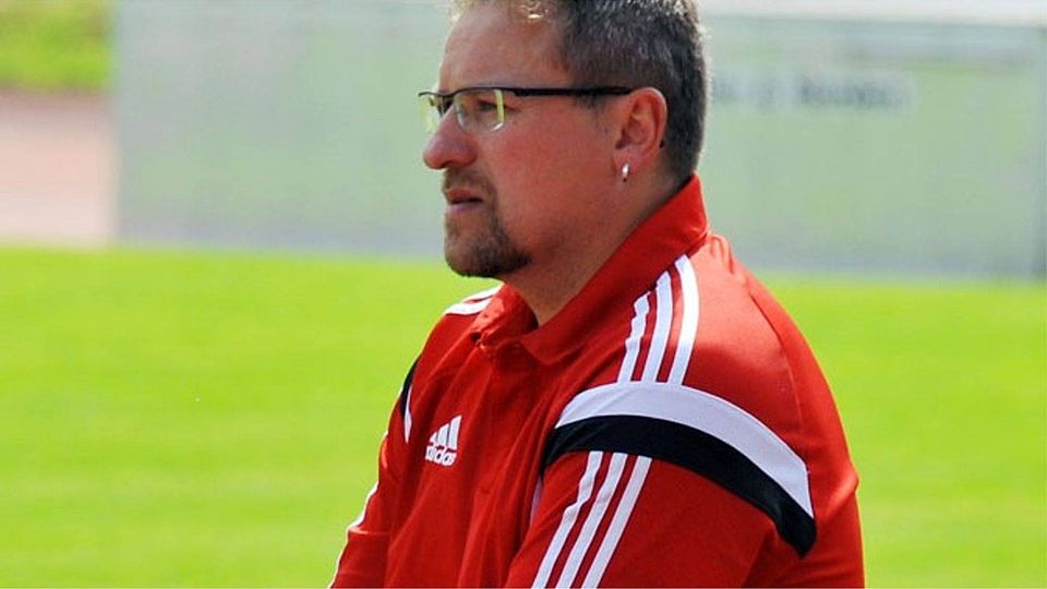 Im zweiten Jahr als Trainer bei der SSV Höchstädt soll Markus Zengerle mit seinem Team einen oberen Tabellenplatz einfahren.	  F.: Karl Aumiller