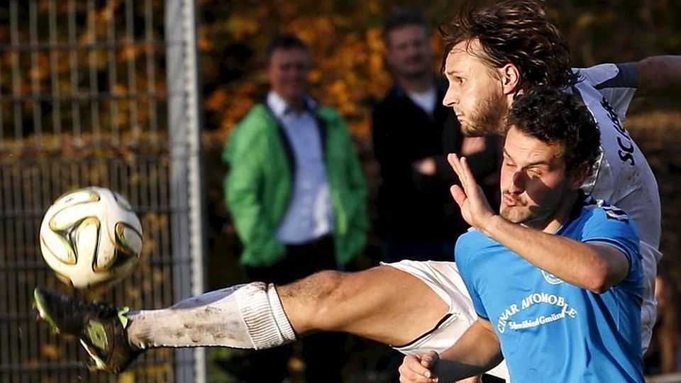 Heiko Mühlhäuser klärt mit langem Bein gegen einen Gegenspieler. Das will der SC-Abwehrmann auch kommende Saison tun.