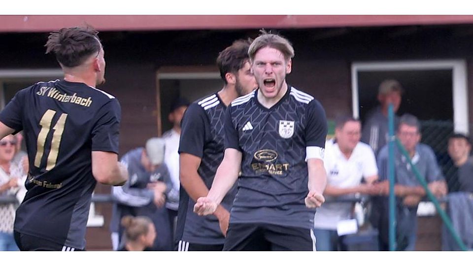 Winterbachs Kapitän Leon Zimmermann und seine Teamkollegen hatten auch in Bundenthal allen Grund zum Jubeln. Die ersten Auswärtspunkte sind eingefahren.