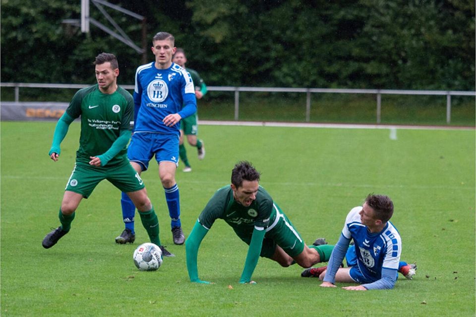 Der TSV Ebersberg (grün) kann im Abstiegskampf erneut keine Punkte einfahren.