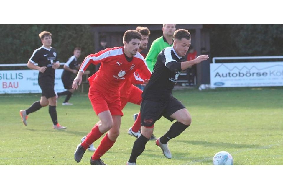 Altenburg/Eudorf/Schwabenrod gegen Burkhardsfelden - da gab es in der Vergangenheit oft Grund zum Jubeln für die Dreier-SG. Doch vor dem sonntäglichen Duell in Altenburg plagen Trainer Steffen Fink einige Personalprobleme. Hier eine Szuene aus einem früheren Duell mit SGAES-Mittelfeldmann Niklas Gonder. Archivfoto: Luca Raab: