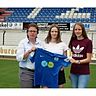 Zwei torgefährliche Offensivkräfte hat die Sportliche Leiterin Maria Reisinger vorgestellt. Mareike Kregel vom TuS Büppel und Vivien Endemann vom TV Jahn Delmenhorst spielen in der nächsten Saison für die Zweitliga-Fußballerinnen des SV Meppen. 