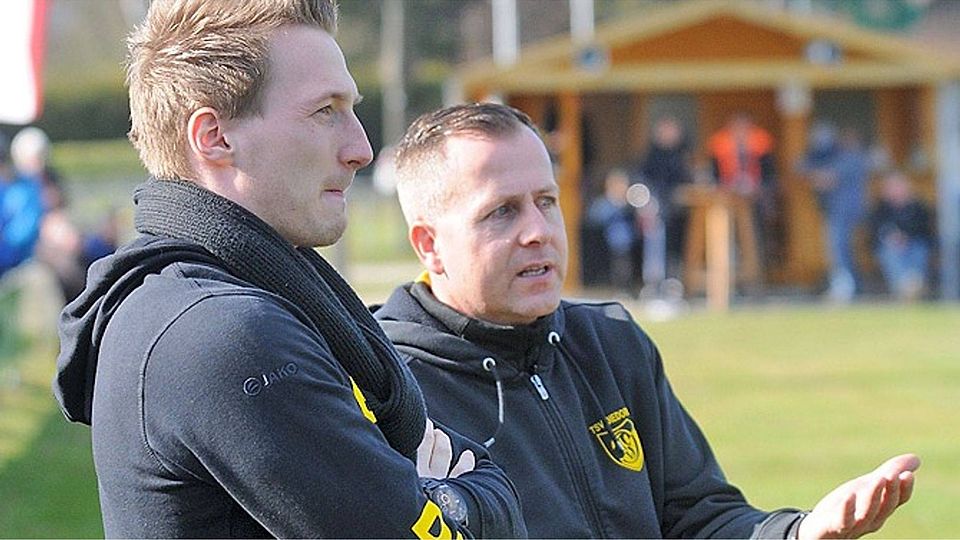 Letzte Saison noch ein Gespann: Benedikt Schmid (links) und Jürgen Fuchs coachten den TSV Diedorf. Jetzt gehen die beiden getrennte Wege: Fuchs trainiert Diedorf, Schmid unterstützt den Liga-Rivalen SSV Anhausen.  Foto: Andreas Lode