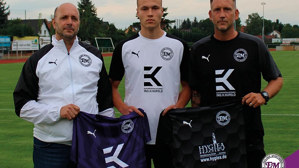 Michael Demcenko (mi.) bei seiner Vorstellung