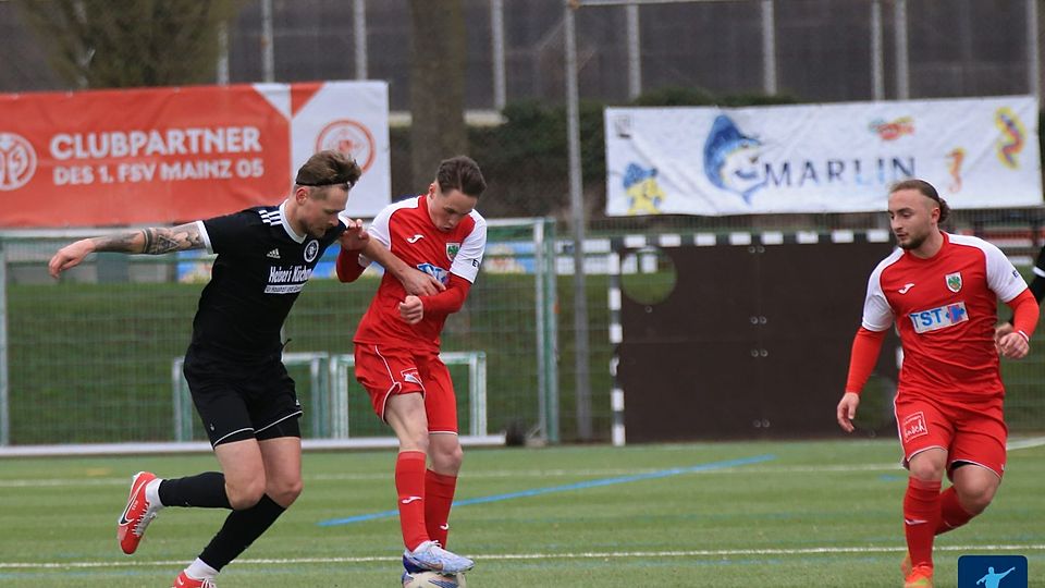 Deutlicher Lernfortschritt: Wormatia-Trainer Gopko lobt sein Team (hier in rot) nach Punktgewinn gegen FSV Schifferstadt.