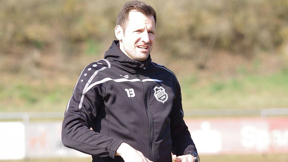 Heute Abend bittet Toni Wittmann die Burgweintinger Jungs erstmals auf den Trainingsplatz. F: lst