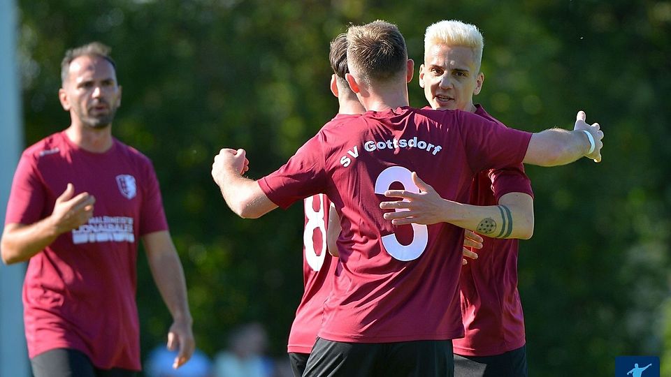 Im Verein hochgeschätzt: Mario Enzesberger (re.) beendet seine aktive Laufbahn samt Trainerengagement im Sommer. 