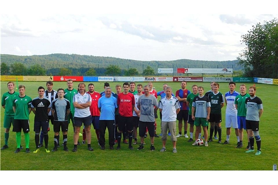 Die erste und zweite Mannschaft des TSV Dieterskirchen startete in die Vorbereitung auf die kommende Punkterunde in der Kreisklasse Nord.  Foto: Robert Becher