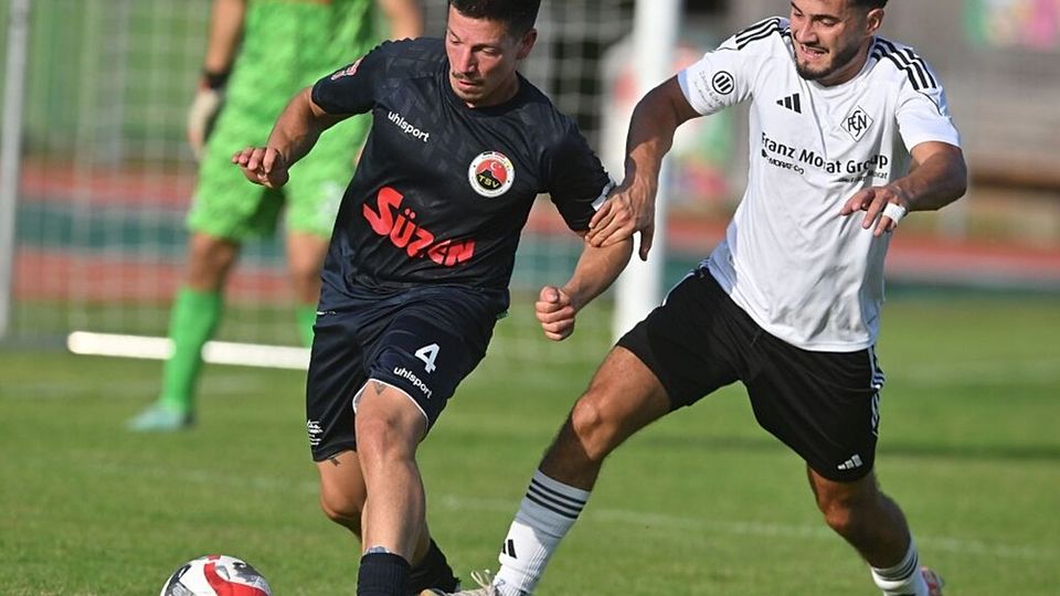 Voller Einsatz: Der Neustädter Pjetar Orosaj (rechts) im Duell mit Singens Dominik Almeida. 