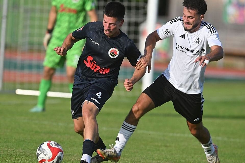 Voller Einsatz: Der Neustädter Pjetar Orosaj (rechts) im Duell mit Singens Dominik Almeida. 