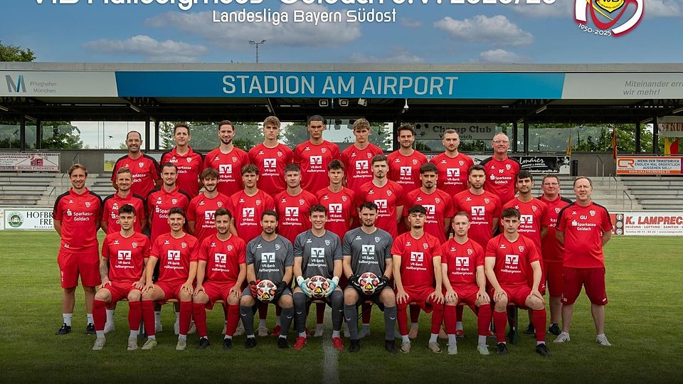Gehen optimistisch in die Spielzeit: Der VfB Hallbergmoos mit (hinten v. l.) Tobias Bracht, Mario Mutzbauer, Christoph Mömkes, Emil Kierdorf, Mikail Masat, Valentin Thalmeier, Jonas Mayr, Tobias Krause, Robby Friedrich, (Mitte v. l.) Anselm Küchle, Andreas Giglberger, Andreas Kostorz, Christian Wimmer, Valentin Bamberger, Moritz Sassmann, Yannick Sassmann, Julian Kristo, Carl Opitz, Simon Werner, Fabian Diranko, Marcus Bauer, Gencer Ugurlu, (vorne v. l.) Daniel Müller, Arian Kurmehaj, Johannes Petschner, Mustafa Bilgin, Muck Riedmüller, Tobias Heckl, Ben Kimplinger, David Küttner und Léon Schmit.