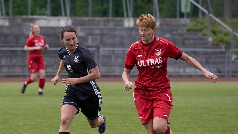 Von wegen nur Begleitschutz: Johanna Gaubatz (links) und der FC Markt Schwaben ließen gegen die Gäste aus Otting nichts zu.