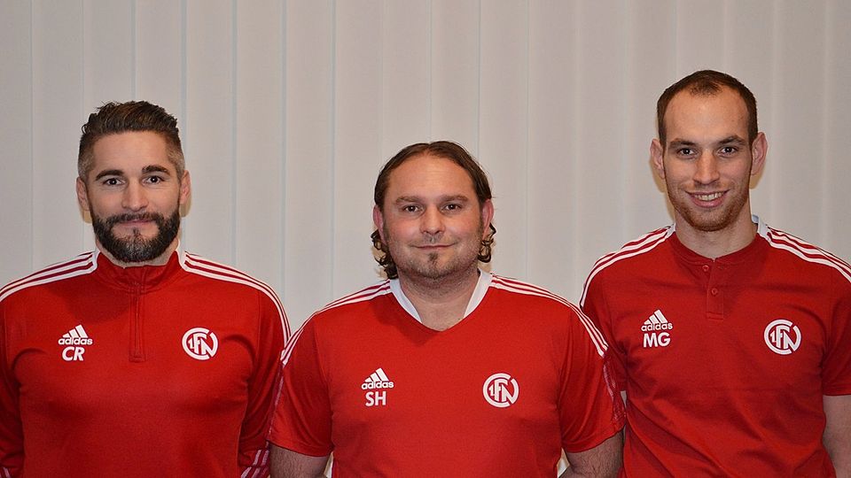 Bleiben dem 1. FC Neukirchen noch länger erhalten: Kreisliga-Coach Christian Ringler (von links), Reserve-Mann Stephan Hensel und Co-Trainer Manuel George.