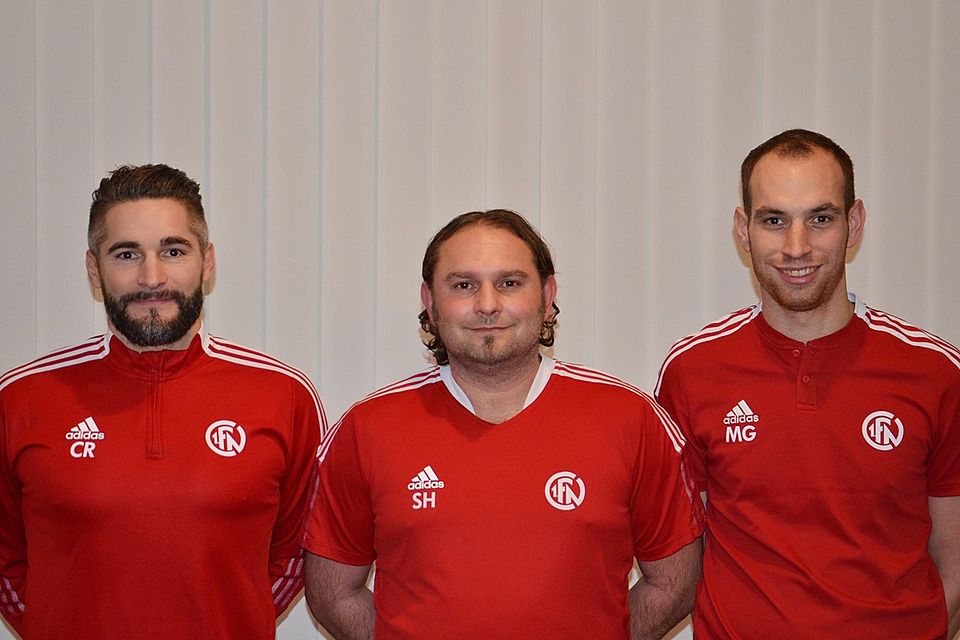 Bleiben dem 1. FC Neukirchen noch länger erhalten: Kreisliga-Coach Christian Ringler (von links), Reserve-Mann Stephan Hensel und Co-Trainer Manuel George.