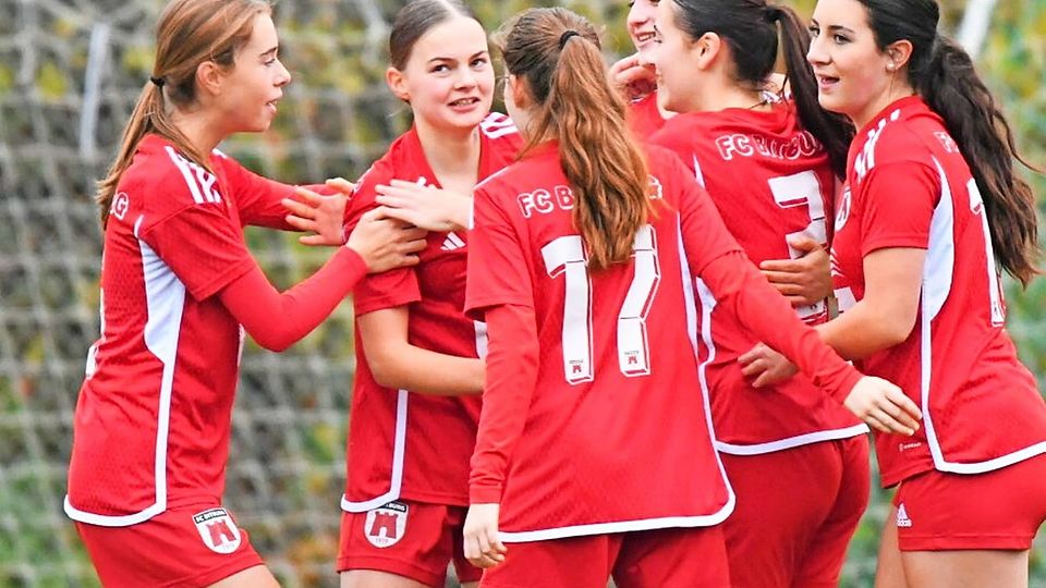 Groß war die Bitburger Freude übers 2:1 gegen Hetzerath.