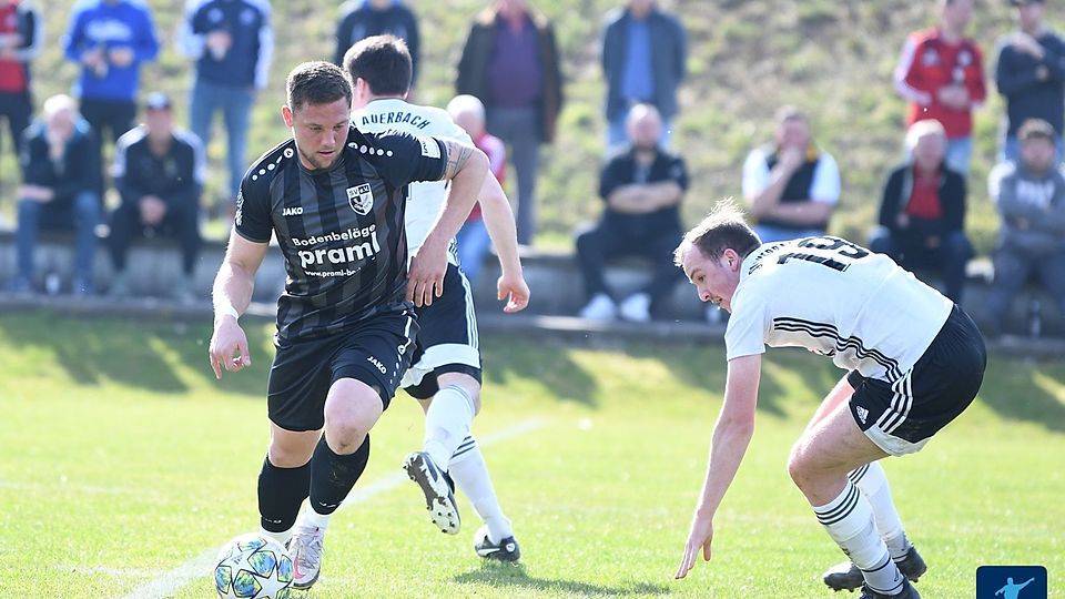 Roland Moosmüller (li.) ist nicht mehr Spielertrainer des SV Neuhausen/Offenberg 