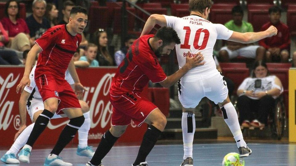 Die Weilimdorfer (re.) sind im deutschen Futsal derzeit das Maß aller Dinge.