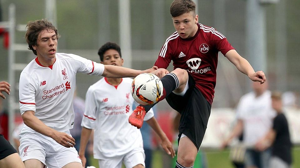 : Gastgeber 1.FC Nürnberg gewann unter anderem gegen den FC Liverpool (Bild) mit 1:0 und landete in der Endabrechnung auf Rang fünf. F: Zink