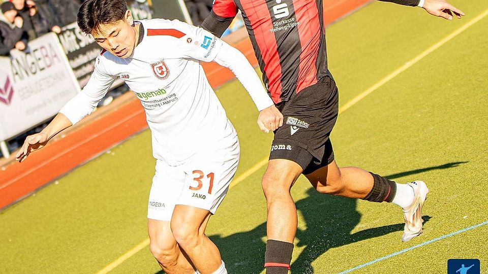 Jongmin Park (weißes Trikot, Concordia Wiemelhausen) wechselt zum FC Brünninghausen