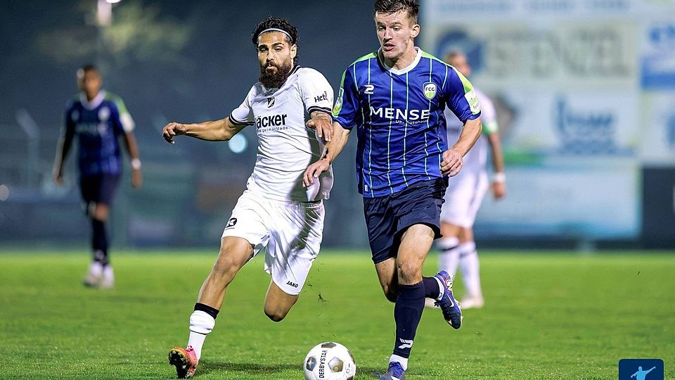 Rödinghausen (in Weiß) und Gütersloh möchten in das Westfalenpokal-Viertelfinale einziehen.