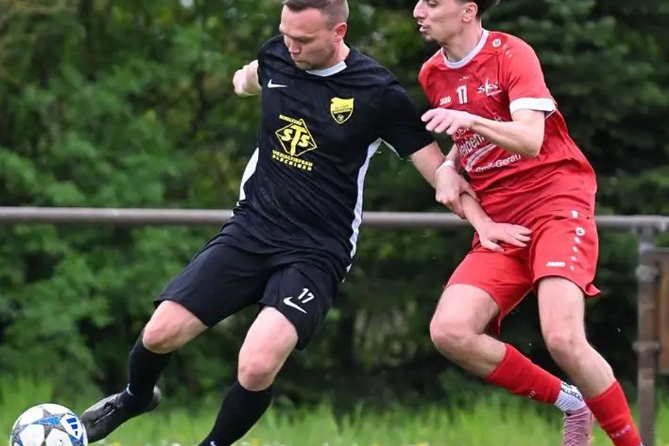 Yannik Brehm vom SV Geinsheim im Zweikampf.