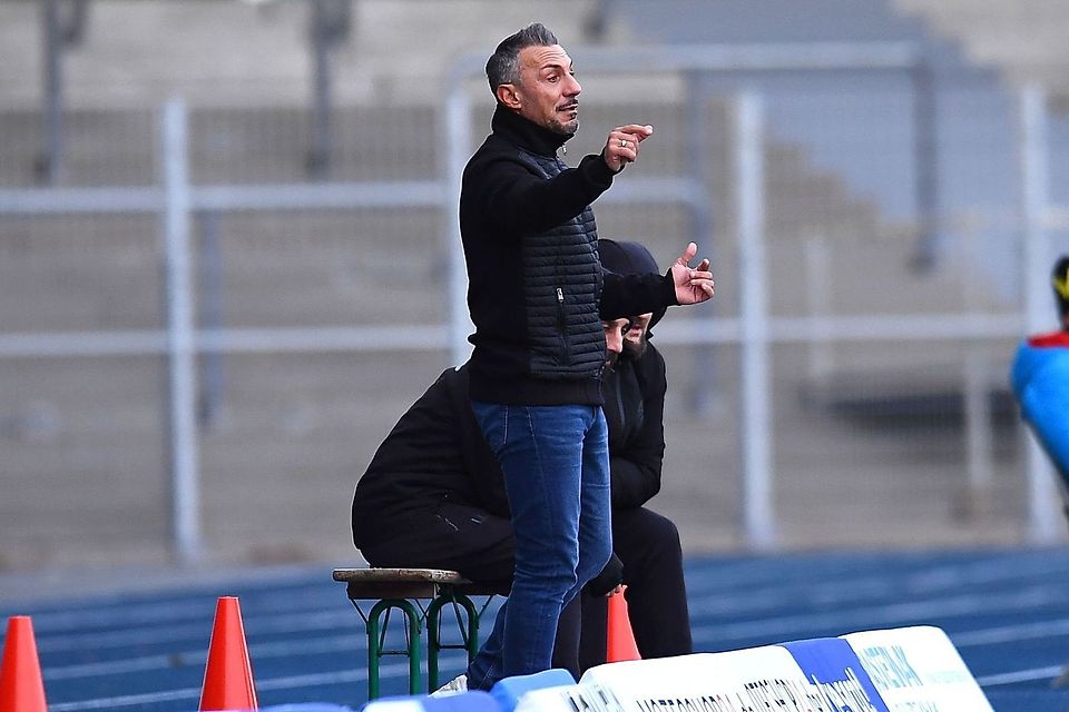 "Weihnachtsgeschenk" für SVS-Coach Engin Yavuzaslan. "Weihnachtsgeschenk" für SVS-Coach Engin Yavuzaslan.