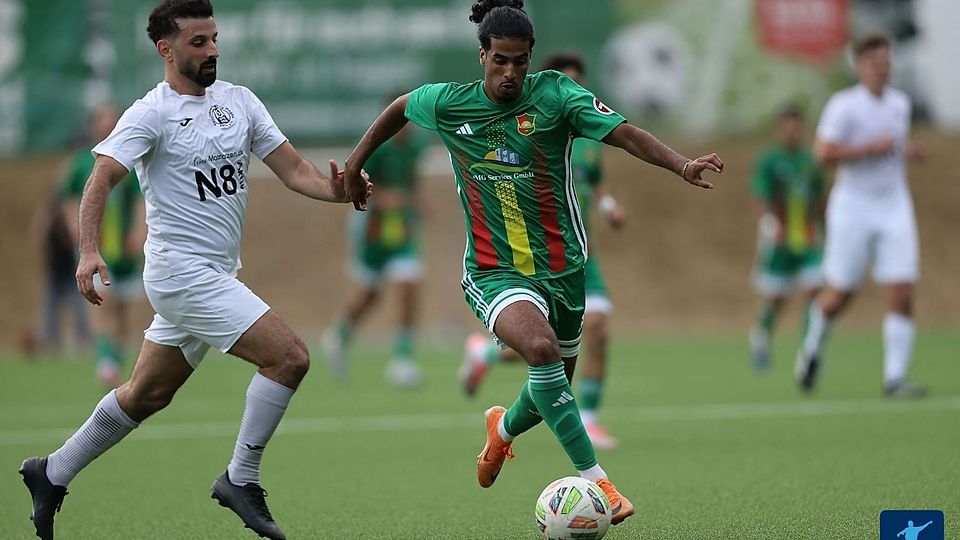 Der FC Roj (in Grün) gewann das Topspiel bei Vestia Disteln.