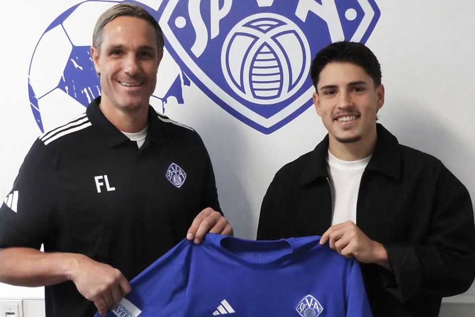 Beide neu: Viktoria-Coach Felix Luz (li.) begrüßt Alexander Leuthard bei der Viktoria.
