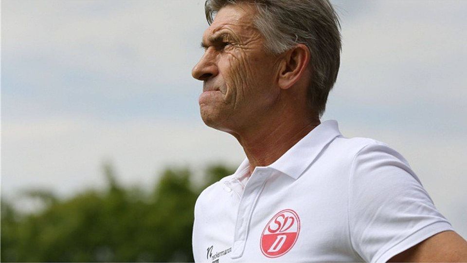 Zu Saisonbeginn zeigte sich der SV Donaustauf unter Trainer Klaus Augenthaler wechselhaft. Zuletzt gab es aber eine Erfolgsserie. Foto: Brüssel