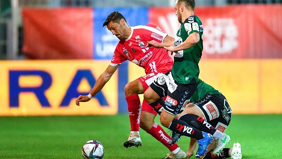 Einen perfekten Einstand feierte Mittelstürmer Aleksandar Demonjic (l. noch im Trikot seines ehemaligen Klubs, des damaligen österreichischen Zweitligisten SK Vorwärts Steyr) mit zwei Toren in seinem ersten Spiel für den SV Planegg-Krailling.