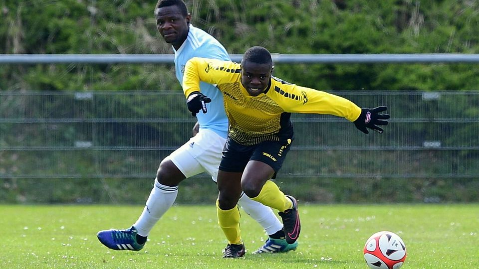 War 2019 auch für den Oberligisten FC Teutonia Hamburg aktiv: Francky Sembolo (vorn).