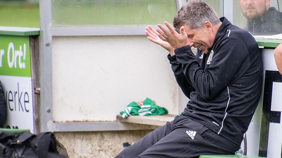 Zum Aus-der-Haut-fahren: Nicht zum ersten Mal in dieser Saison musste TuS-Trainer Sven Teichmann mit ansehen, wie seine Mannschaft vorne die Chancen nicht nutzte und hinten leichtfertig Bälle herschenkte.