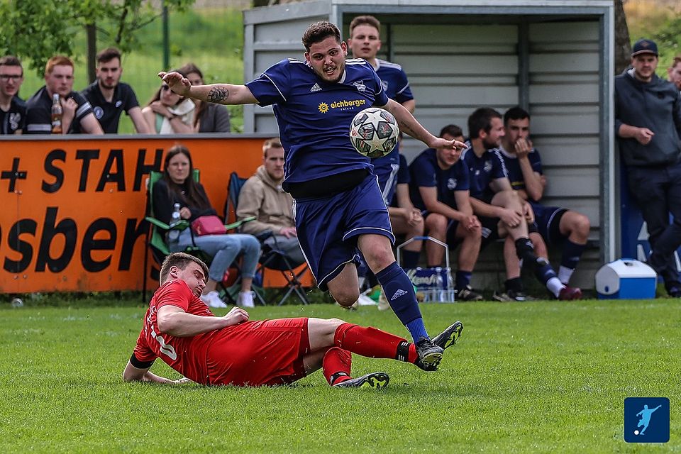 Einen enorm wichtigen Dreier erkämpfte sich der TSV Kößlarn (in rot) gegen Dorfbach am vergangenen Wochenende.