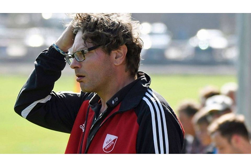 Die schwierige Lage hat Kreuths Trainer Bernhard Gruber (M.) angesprochen. Bei einem Sieg wäre die Relegation fix. F: tp