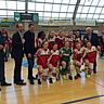 Siegerehrung beim Hallenmasters: In diesem Jahr geht der Titel an die Spielerinnen des 1. FC Köln. Foto: L. Kamm