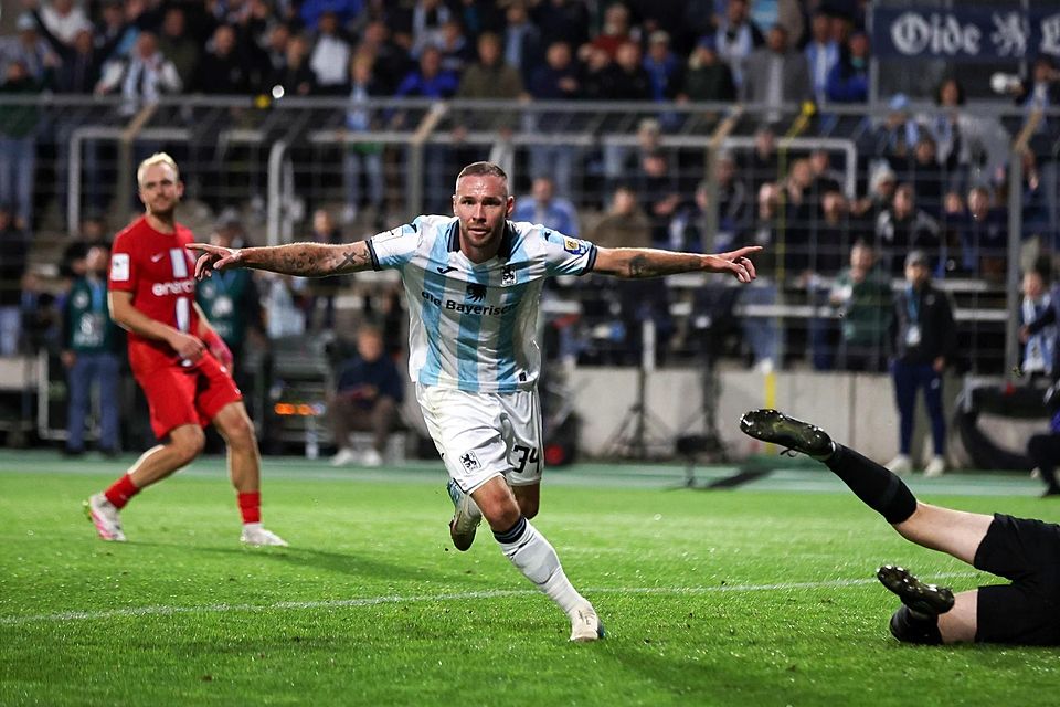 Löwen-Retter vom Dienst: Wieder mal kam Patrick Hobsch als Joker ins Spiel – und sicherte 1860 drei Punkte. Löwen-Retter vom Dienst: Wieder mal kam Patrick Hobsch als Joker ins Spiel – und sicherte 1860 drei Punkte.