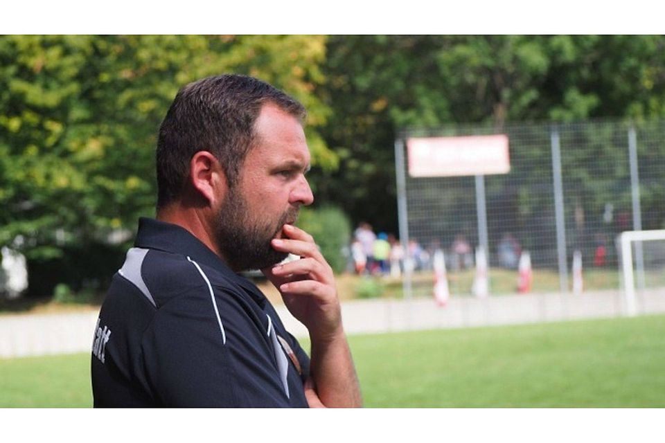 „Unsere Defensivabteilung machte selbst die einfachsten Dinge falsch“, sagte der Spvgg-Trainer Stefan Schuon. Foto: Florian