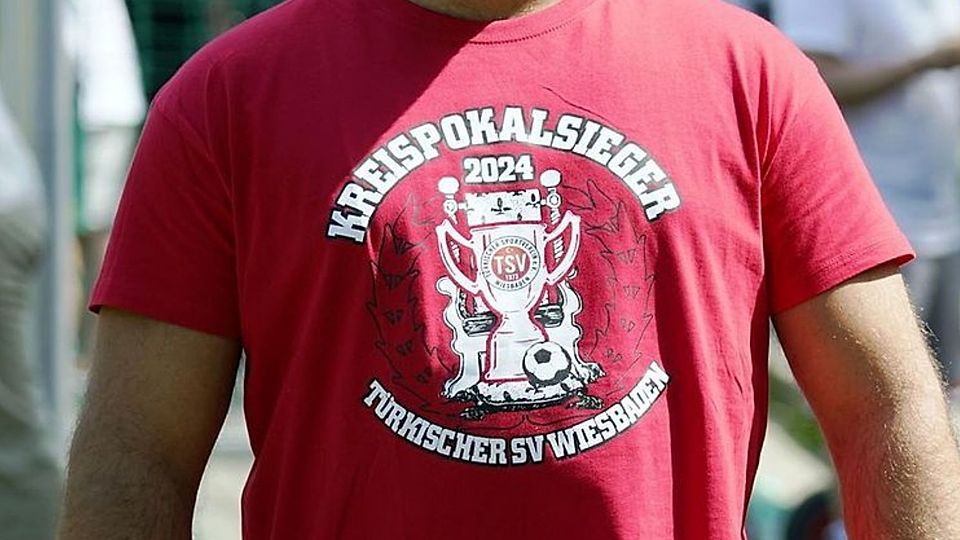 Beim Türkischen SV sieht man sich als Sieger des Kreispokals und stellte das am Sonntag auch mit T-Shirts zur Schau. Doch wie wird das kurz vor Schluss abgebrochene Pokalfinale gewertet werden?