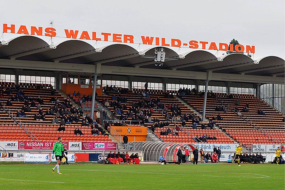 Im September kehrt ins Bayreuther Hans-Walter-Wild-Stadion Ruhe ein - zumindest aus fußballerischer Sicht: Da Umbauarbeiten anstehen, wird das Stadion für sportliche Aktivitäten komplett gesperrt. Auch die SpVgg Bayreuth kann dort dann keine Heimspiele austragen. F: Jung