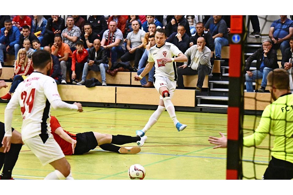 Franjo Delic bewies Nervenstärke: Der Weilimdorfer brachte sein Team mit dem Tor zum 3:1 in die Verlängerung. Foto: Günter Bergmann