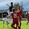 Wie schon zum Ende der letzten Saison muss der SC Kirchenthumbach (in Rot) auf dem Umweg der Relegation versuchen, den Kreisliga-Erhalt nachträglich einzutüten.